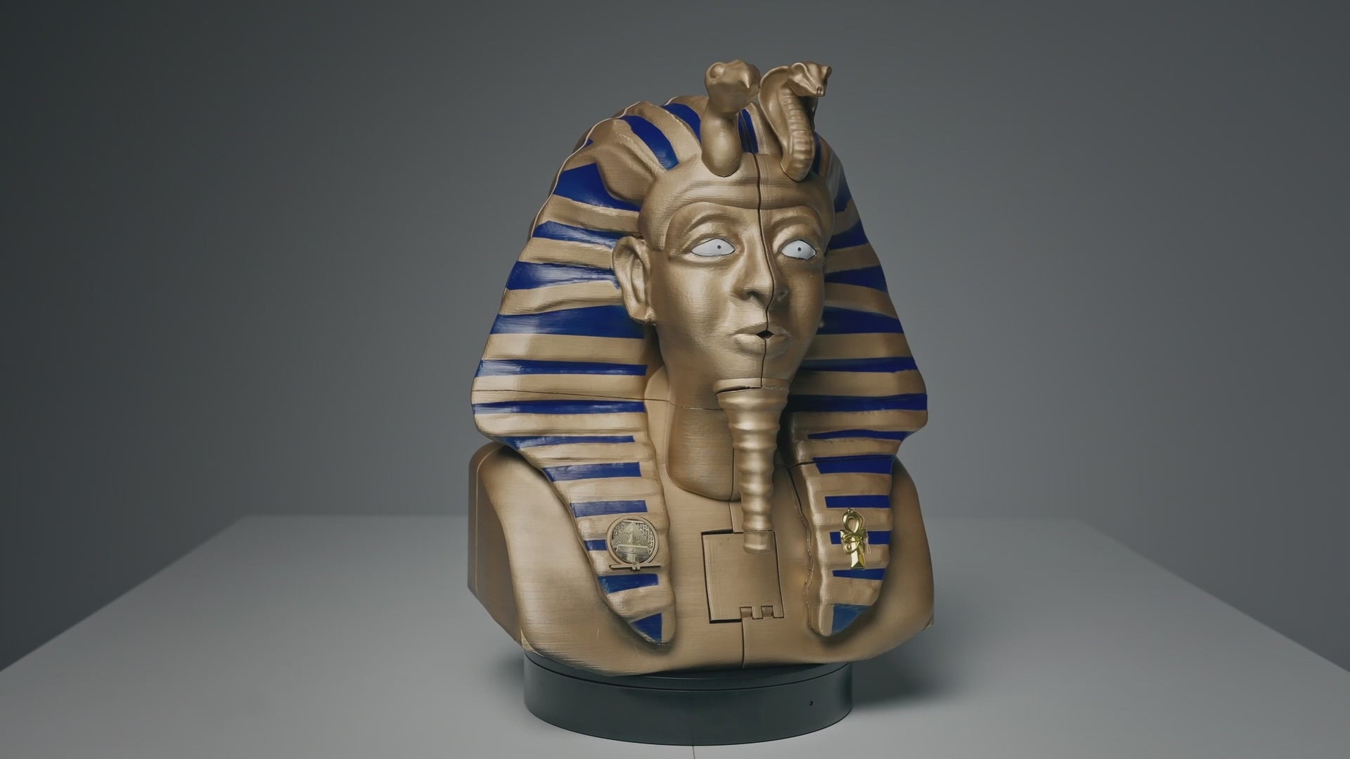 Golden pharaoh